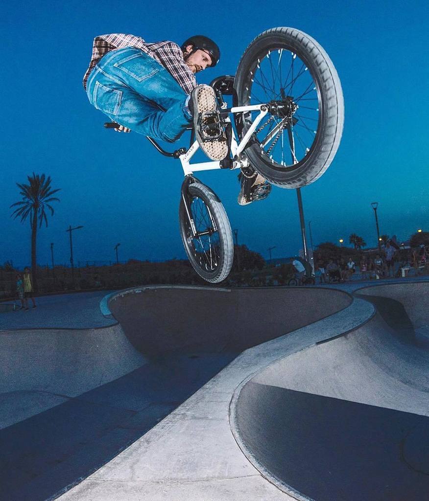 <a href="/lntstefan/">Stefan Lantschner</a> getting sideways! What do you think of those <a href="/devonsmillie/">fuego</a> tires? 📷 <a href="/rubenvigil/">Ruben Vigil</a>… ift.tt/2biw81A