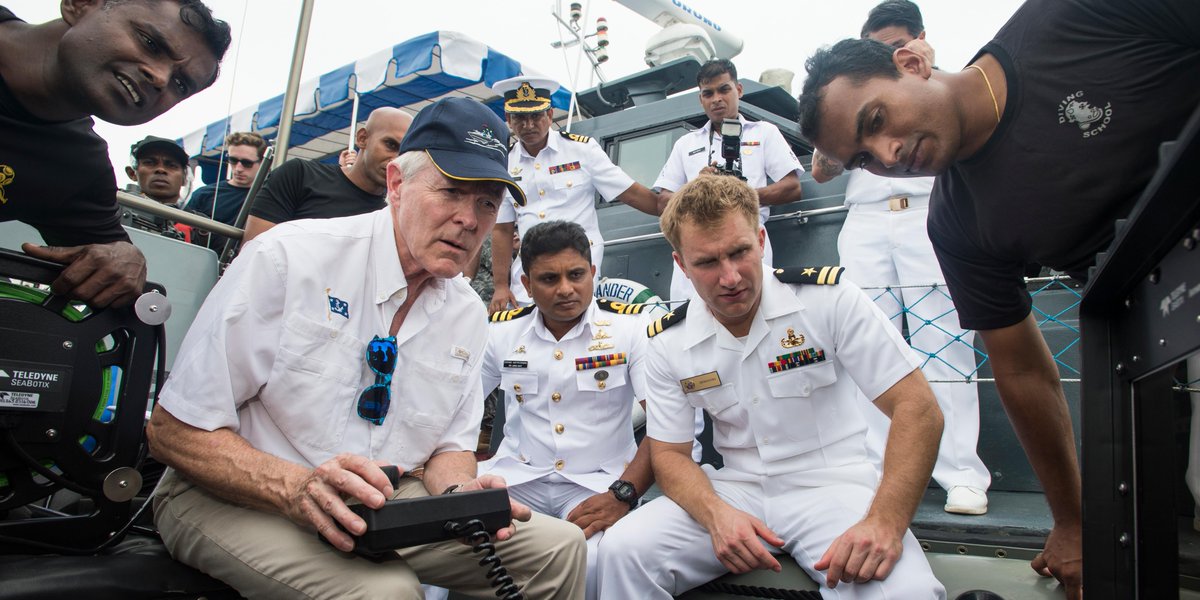 MT @US7thFleet: @SECNAV Mabus & #USNavy Sailors from EODMU5 train with #SriLanka navy personnel. @USEmbSL