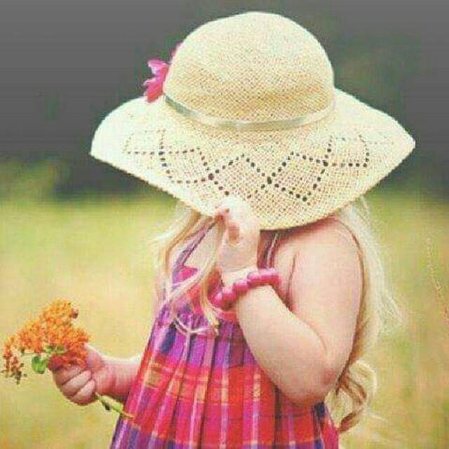 أحياناً نقلل الحديث مع أشخاص نحبهم..ليس لأننا كرهناهم..بل لأنهم أشعرونا بأننا لا شيء بالنسبه لهم ..😔💞