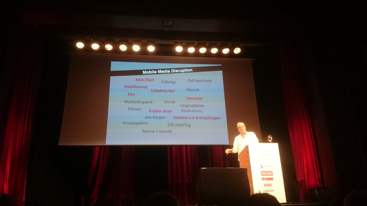 Hinter dem weissen Geist steckt Hansi Voigt. Freue mich auf seine Worte :D #Swissradioday pic.x.com/1aKF9FI9Gy