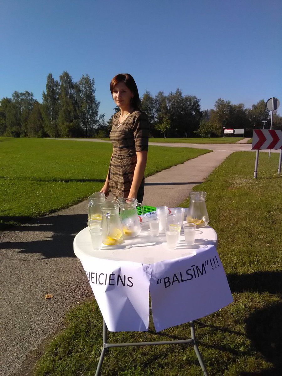 choirBALSIS's tweet photo. Tā mūs sagaida @AizkrauklesDome ! Paldies par pilsētu, no kuras ceļas gaisma! #DaugvasBalsis https://t.co/WUm18yIZO3