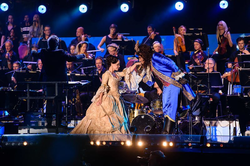 Een magisch moment tussen Belle en het beest tijdens de #musicalsingalong #BeautyBeastNL #tbt