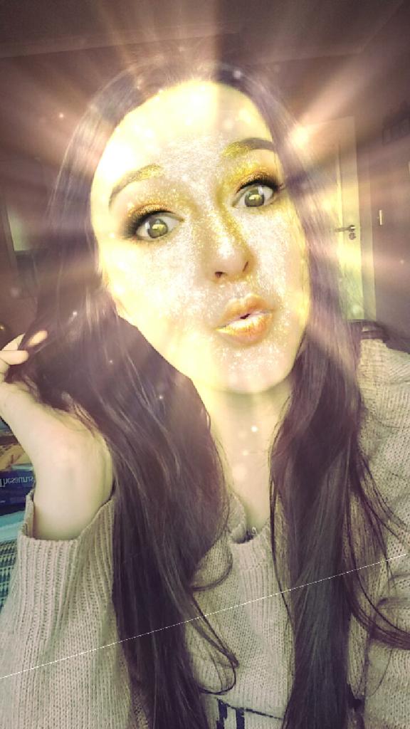 PerfectTeenFact's tweet image. I feel like this filter was inspired by @NikkieTutorials highlighting technique.