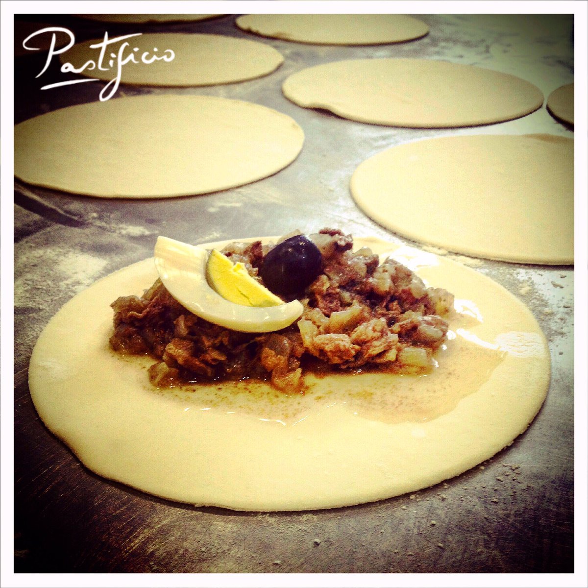 🇨🇱Ya estamos trabajando para que tengas las más ricas empanadas en estas #FiestasPatrias. Haz tu pedido!!.