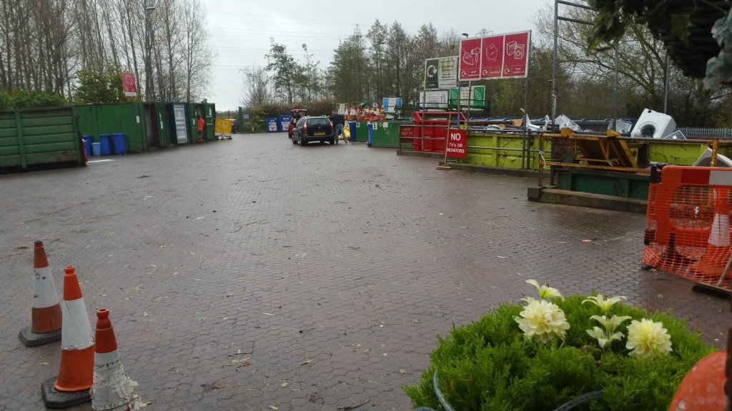 Recycle4Wgtn's tweet image. Opening times for Woolston CRC are 10am to 4pm. Please don't leave items if you are early/late #Warrington