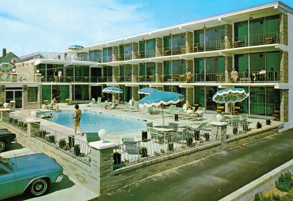 MontrealBR's tweet photo. TBT... Check out this amazing old photo of the hotel!
https://t.co/Ola4CCDPeM
#MontrealResort50 #MontrealBeachResort https://t.co/uc3QmPne8s