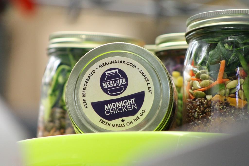 freshmealinajar's tweet photo. With this meal plan you can get 4 MEALS PER WEEK FOR JUST $37.96 https://t.co/fqiRXGXrxO #kwawesome #mealdeal #yum! https://t.co/akXjKaH3ni