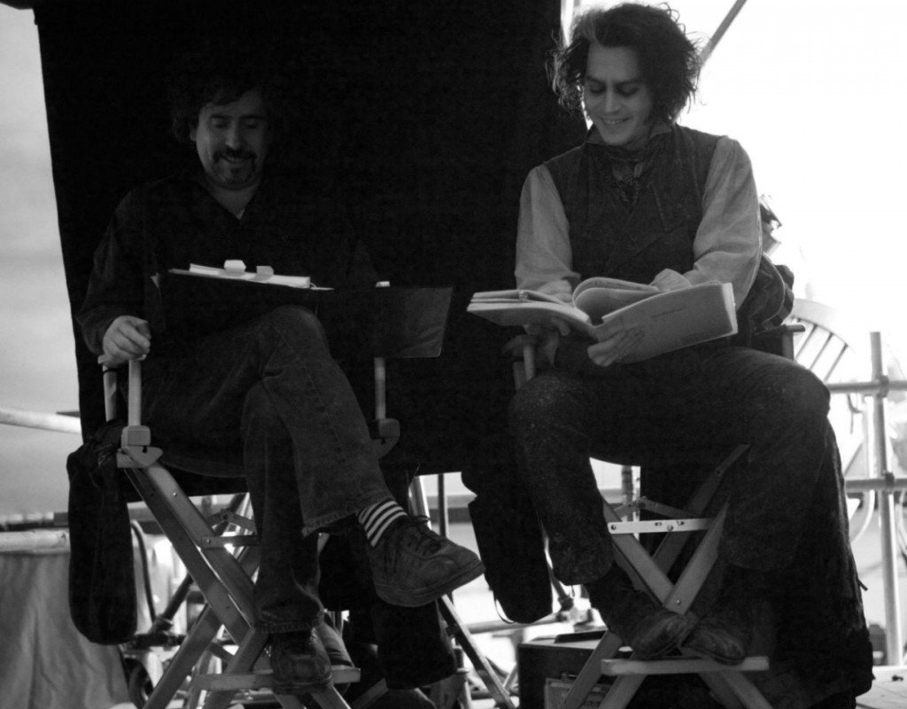 ParamountNetESP's tweet photo. Tim Burton y Johnny Depp repasando el guion de ‘Sweeney Todd' https://t.co/wR7natjiaO  #TBParamount https://t.co/DylDFZAZM2