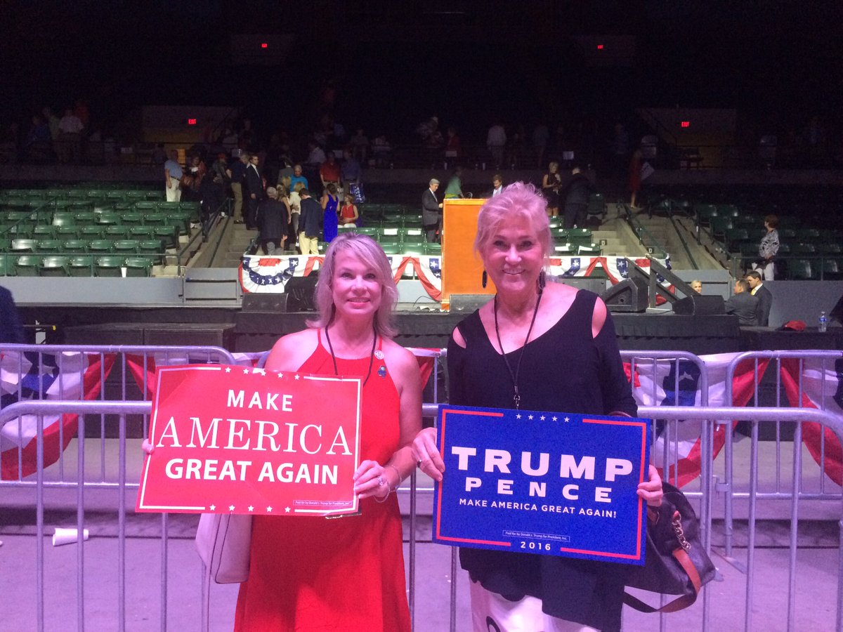 KimberlyRemak's tweet photo. Great rally last night in Mississippi! #TrumpPence16 #MStrumprally https://t.co/t33gP6iV7Y