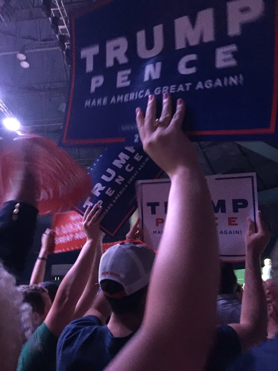 KimberlyRemak's tweet photo. Great rally last night in Mississippi! #TrumpPence16 #MStrumprally https://t.co/t33gP6iV7Y