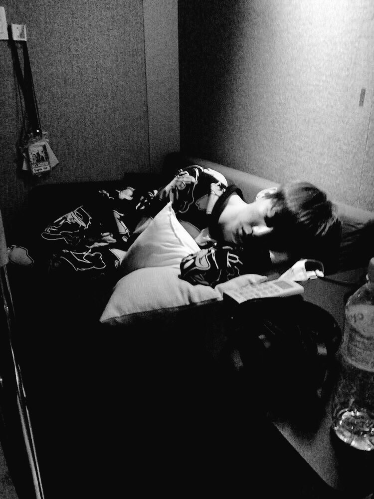 __bo_tr's tweet photo. @_______

１回しか言わないからな     ,

「目覚めた時に御前が隣に居て欲しい 」

(塩嫉妬束縛暴力左右狂愛溺愛家督通話)
#RTしたbotとペンを迎えにいく https://t.co/rBzGrp7ase