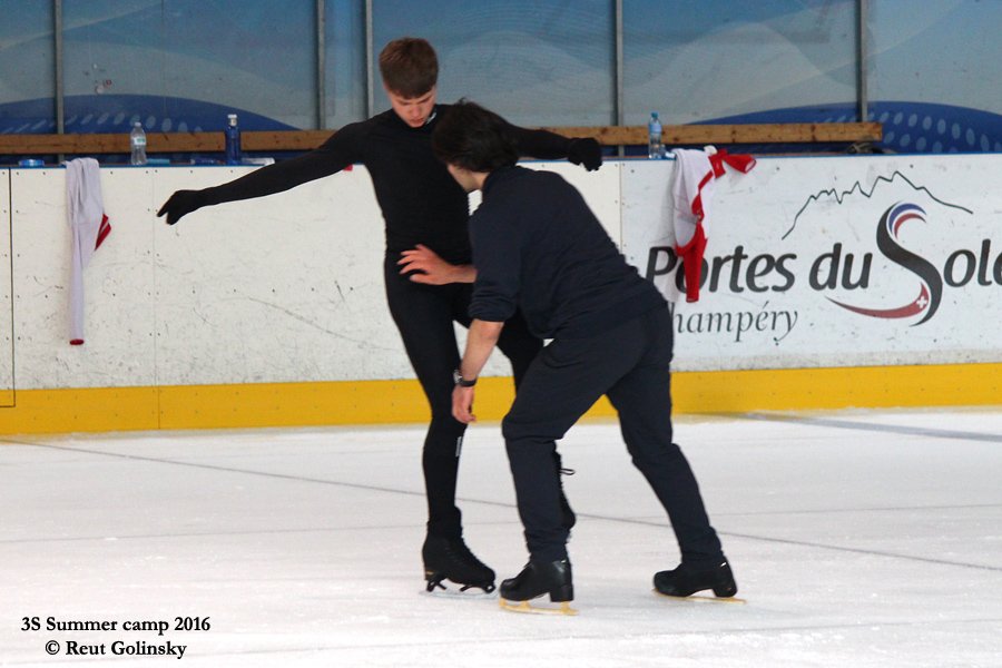 CqtlTdPWEAAPV_B.jpg