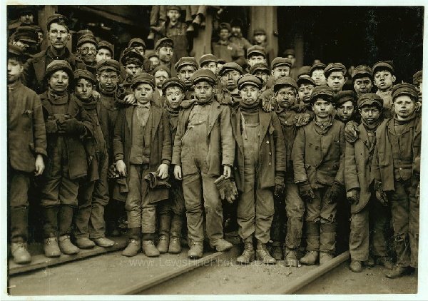 SociologyFrame's tweet photo. "There's work that profits children, &amp; there's work that brings profit only to employers. #LewisHines #Sociology https://t.co/mLuLdhQNIJ