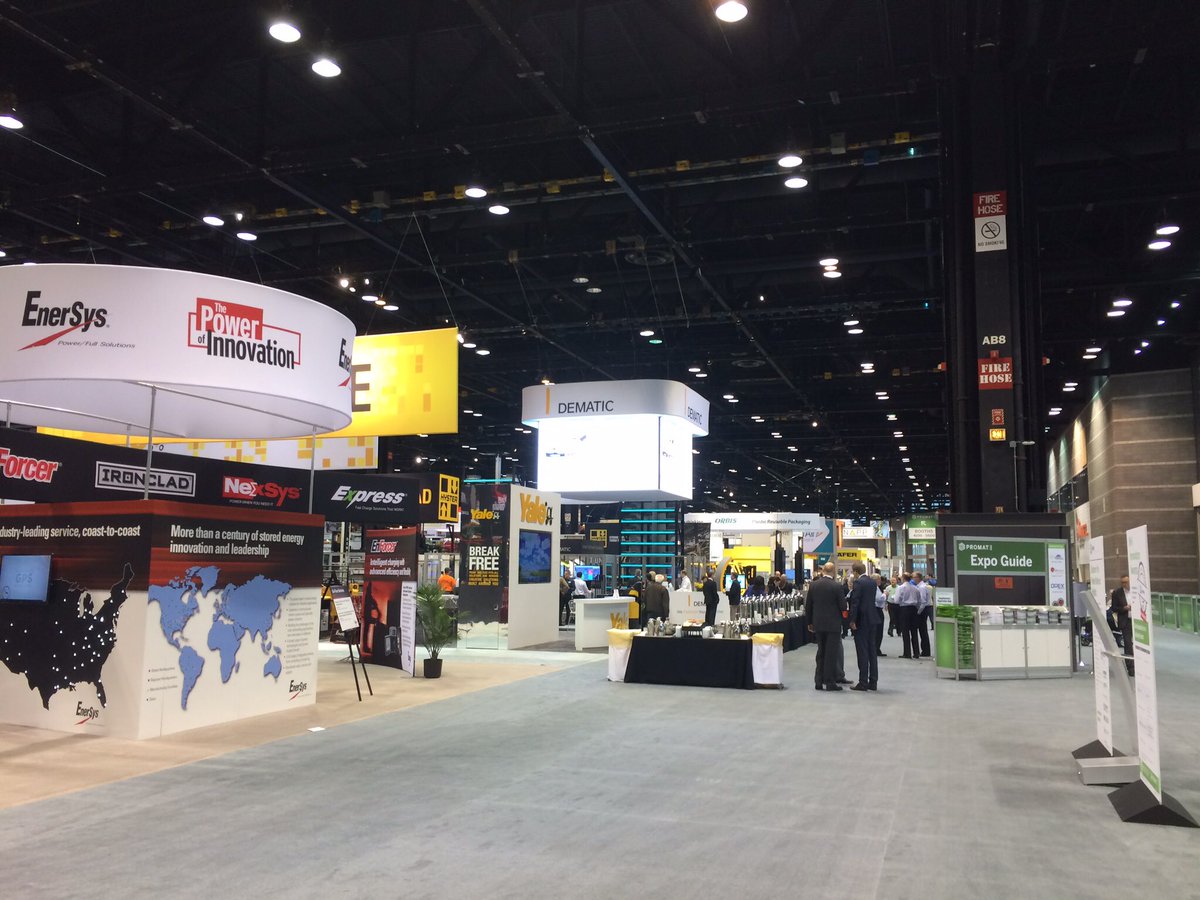 robcostongs's tweet image. @poweredbymhi #Dutch #exhibitors gather for lunch #Promat2015