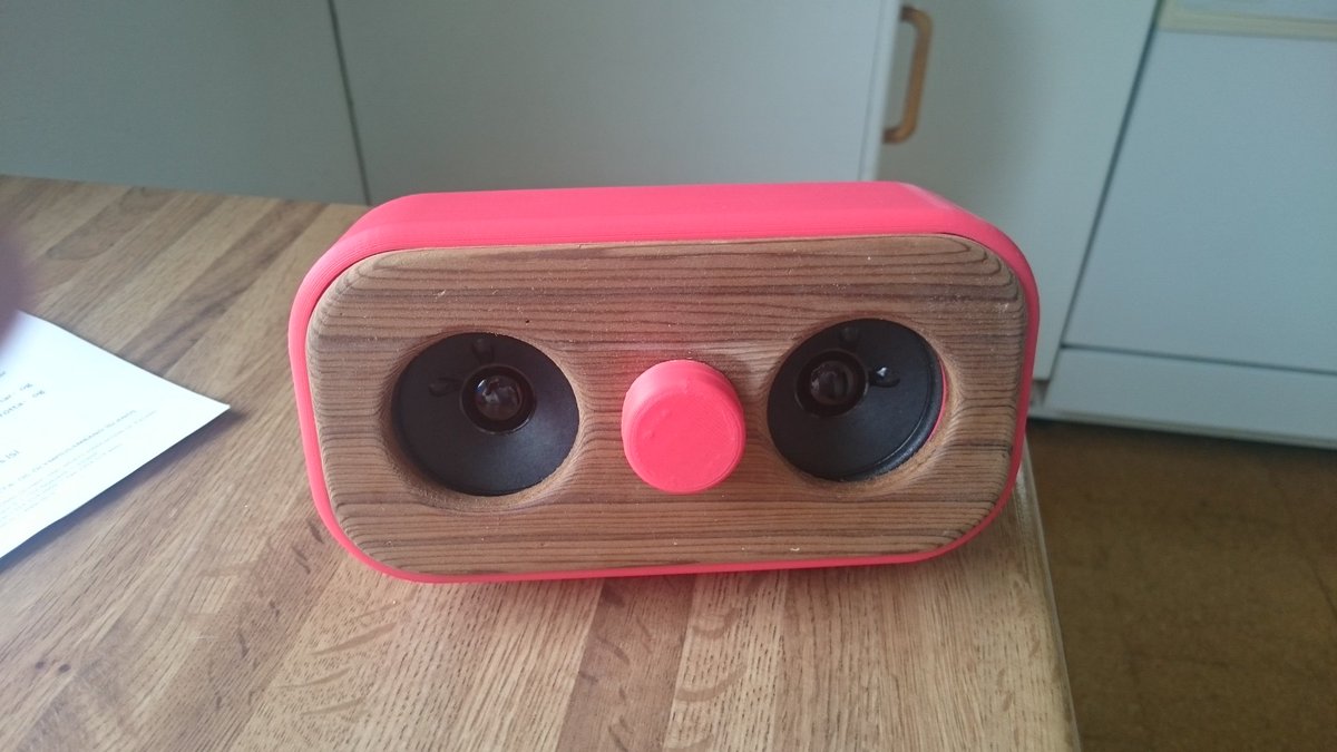 HRarson's tweet image. Næsta verkefni í tæknimennt.  Hátalari og við prentum hann bara