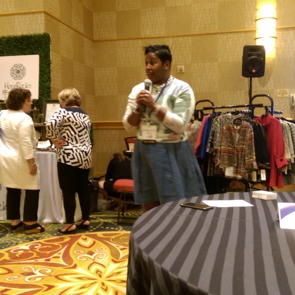 kellytleonard's tweet photo. @theP3Solution sharing 6 steps to get LEADS @thepowerconf #msts #marketsimple https://t.co/u8rWrZ6vEJ