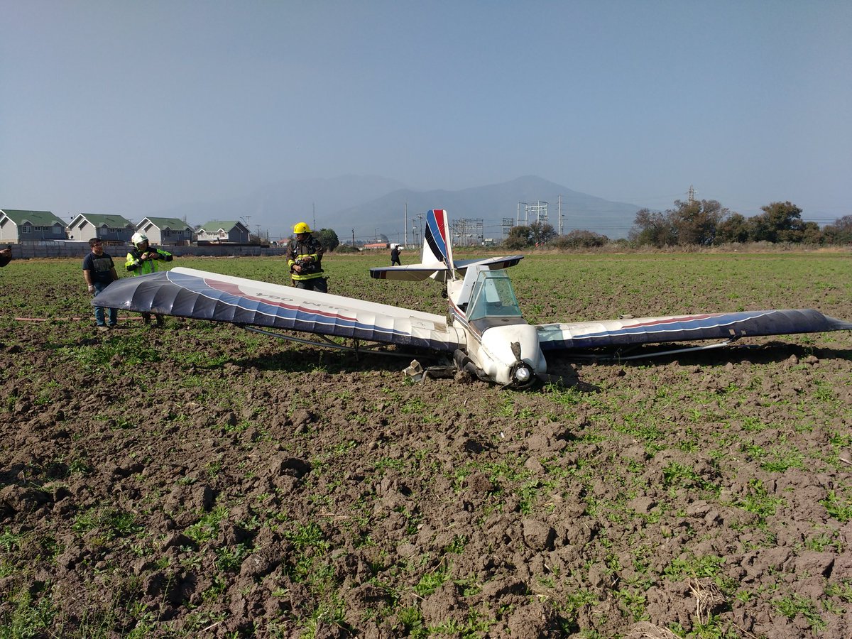 Bomba_Decima's tweet photo. Caída de aeronave en Villa Inca, lesionado traslado a hospital Melipilla,  https://t.co/xf9wLg1tZr Vía @bomsegunda @reddeemergencia