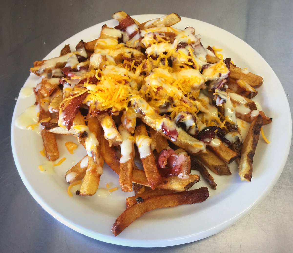 Graydogdiner's tweet photo. Queso, green onion &amp; bacon Fries  or the Bacon, Cheddar &amp; Ranch Fries! Yum! https://t.co/8R5iYifQXi