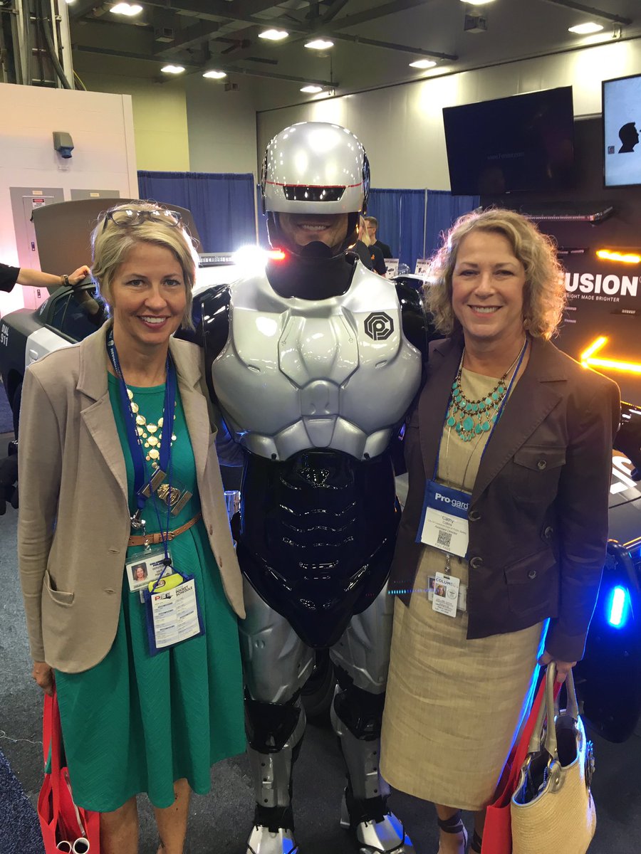 cct1159's tweet photo. Hanging with Robocop at the Police Fleet Expo. #pfe2016 https://t.co/vPrqAJUzq8