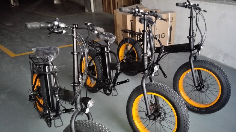 If you like riding electric bikes , but you do not have enough room to put them, then a folding bike can help a lot