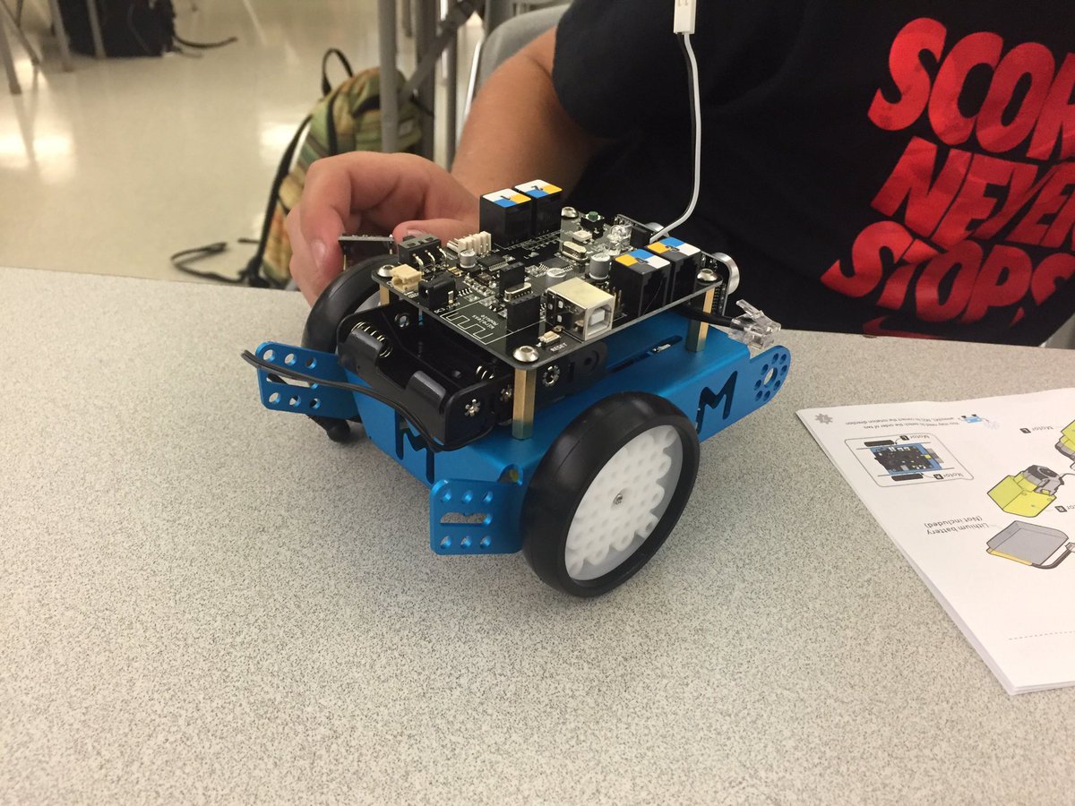 TechSequoia's tweet image. Building mBot robots in Sequoia Middle School&apos;s Maker Academy
