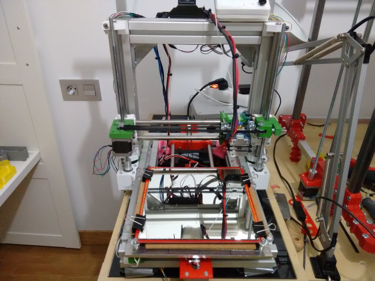 adnarimnavi's tweet photo. Finished! Now the bearings run uncompressed and the bed is tight. #3dprinting #diy #successthursday https://t.co/OQKDKEO7bv