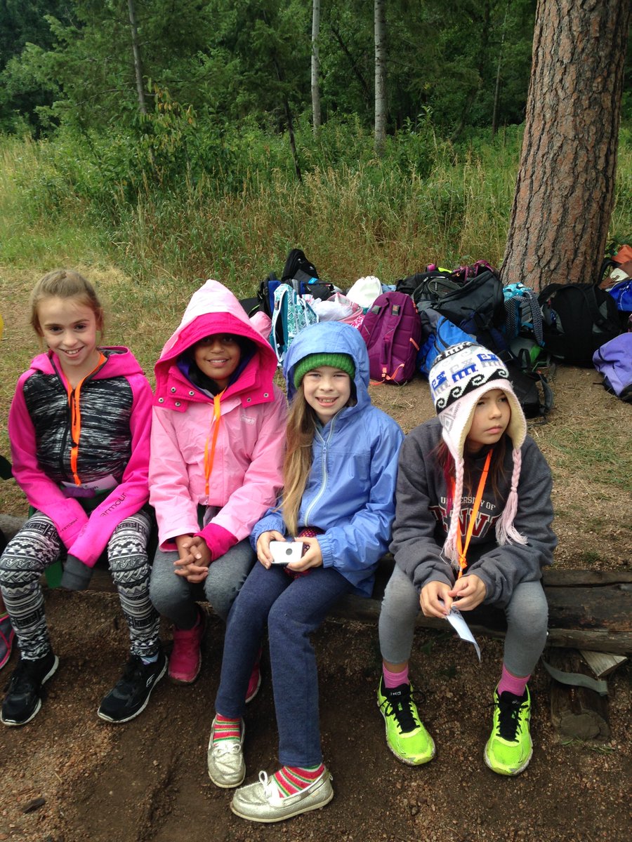MrsBealWME's tweet photo. Staying warm in the rain! https://t.co/viI5RDSK6v