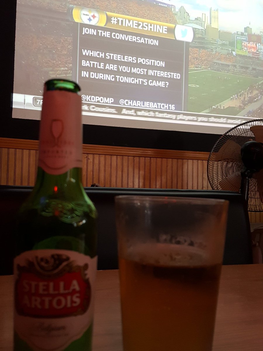 RKinker94's tweet photo. Why stay inside another day when I can have beer, wings, and football? #FucktheSteelers #WingCentral https://t.co/oeAcgN63Nu