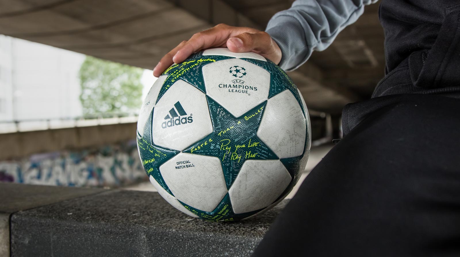 Adidas revela bola para a fase final da Champions League em 2022 » Mantos  do Futebol