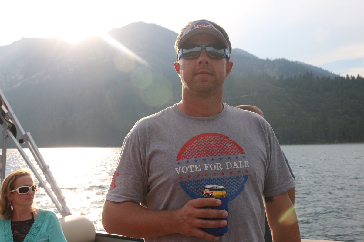 oskarblues's tweet image. Republican ✖️
Democrat ✖️
Libertarian ✖️
Green ✖️
#DalesPaleAle ✔️
Shop: oskarblu.es/2bAJ3cK