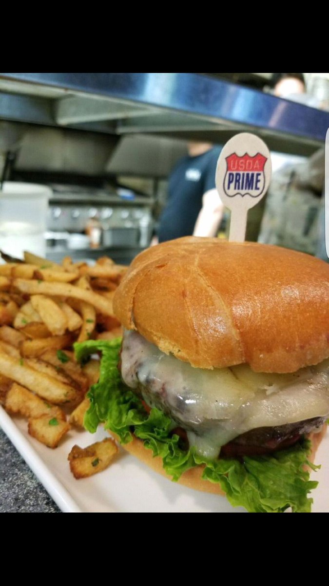 LiveEatLocal's tweet image. Burger siblings. C'mon Meaghan --try one of these! @meaghandeth
