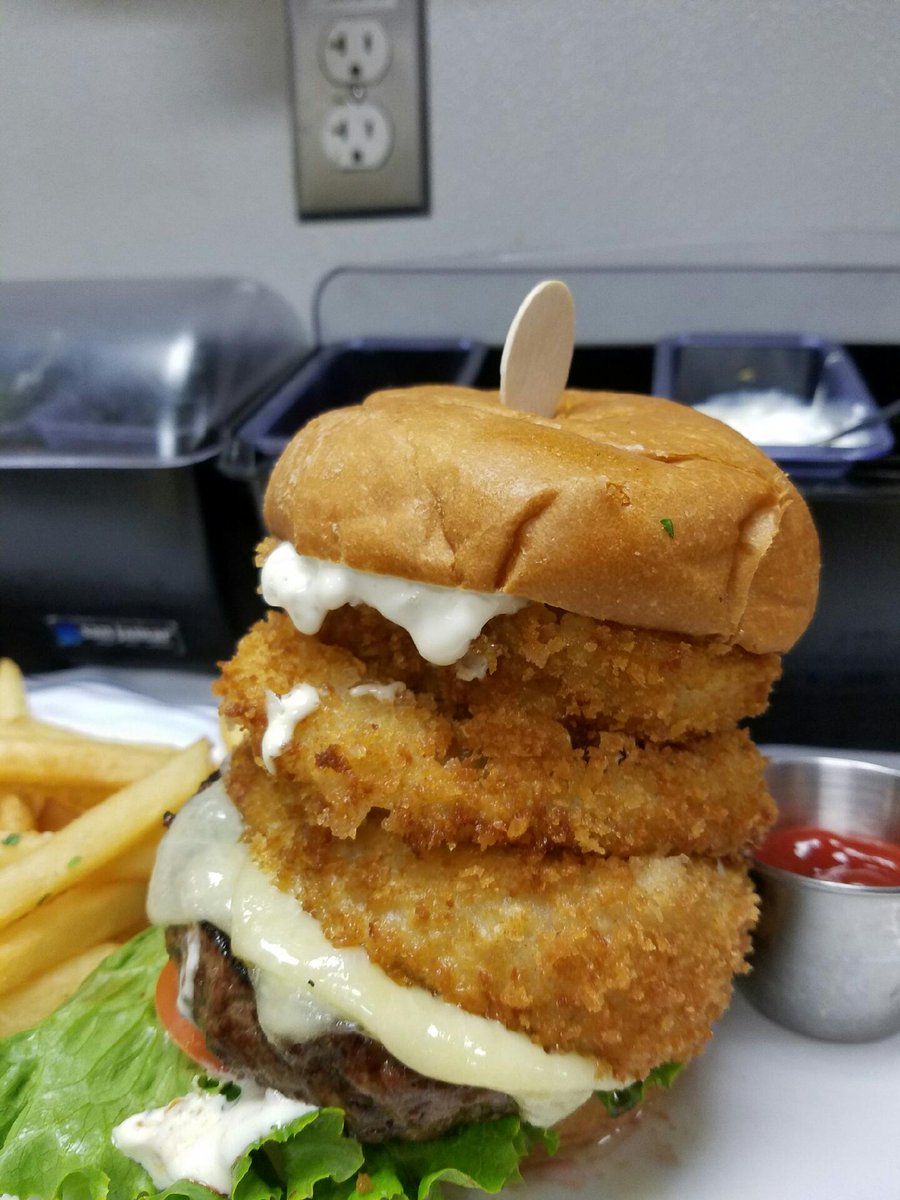 LiveEatLocal's tweet image. Burger siblings. C'mon Meaghan --try one of these! @meaghandeth