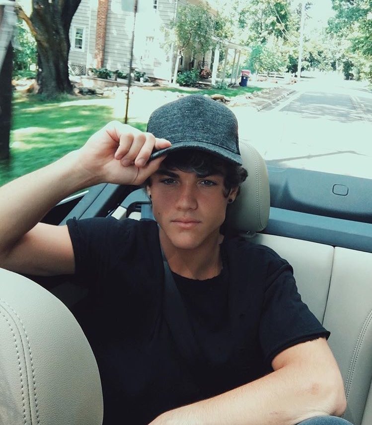 ethanandgray99's tweet photo. This is forever my fave pic https://t.co/tnEUzIW8Md