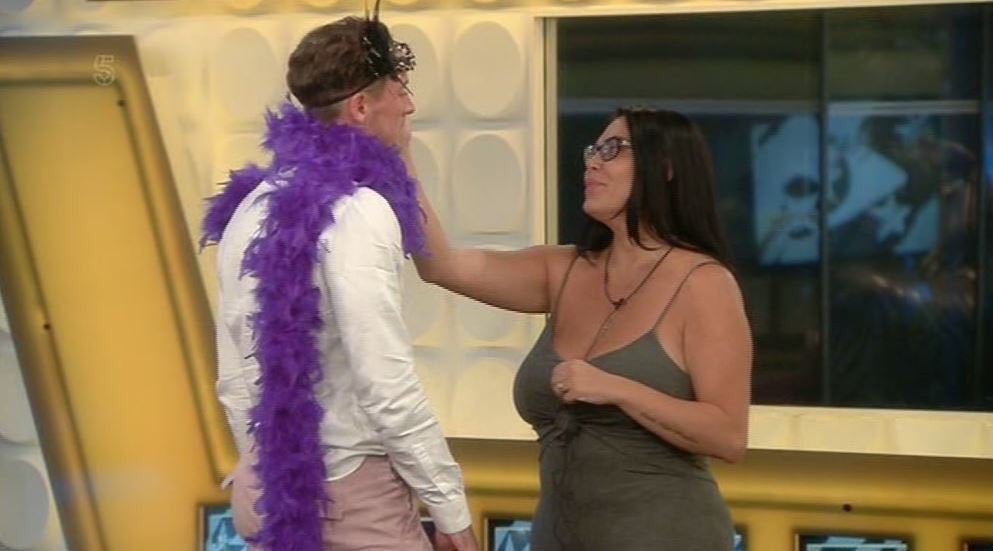 JoeyReeve7's tweet photo. So bears 'cancer' is he?? Weren't saying that when u was trying to jump on his pipe💦 #CBB https://t.co/vabMTeqNvX