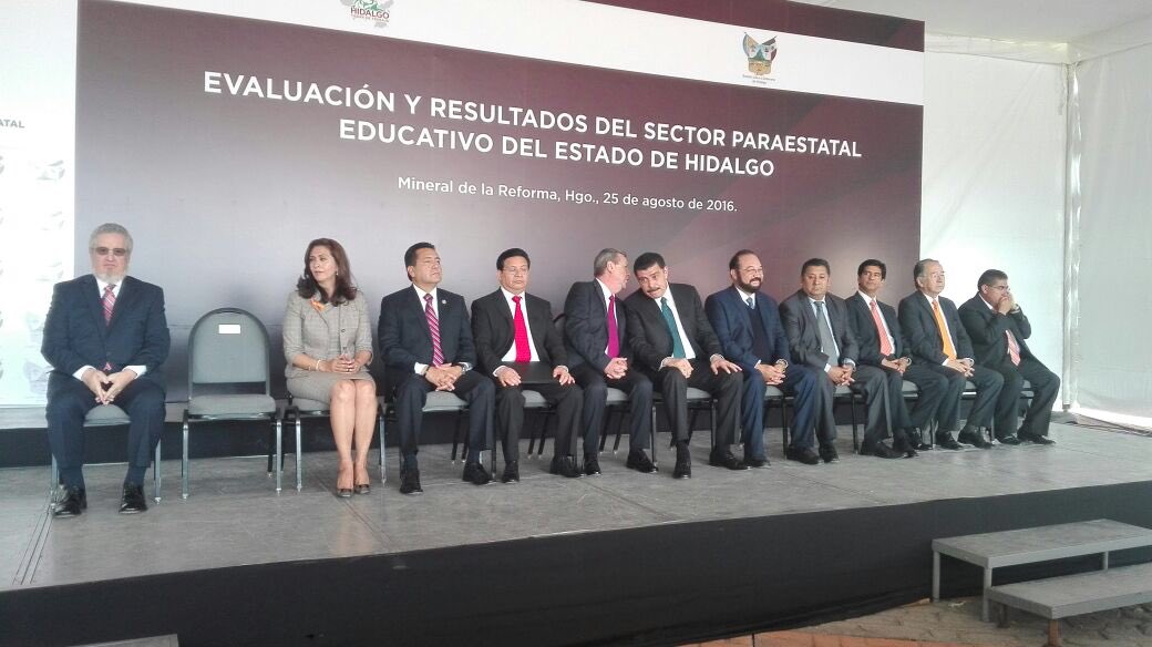 strabajohgo's tweet image. Srio @VaEchavarria asiste a la entrega de Evaluación y Resultados de #EducaciónHidalgo 2011-2016 @gobiernohidalgo