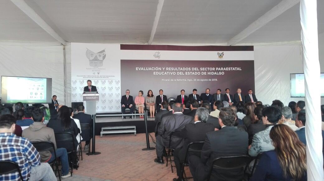 strabajohgo's tweet image. Srio @VaEchavarria asiste a la entrega de Evaluación y Resultados de #EducaciónHidalgo 2011-2016 @gobiernohidalgo