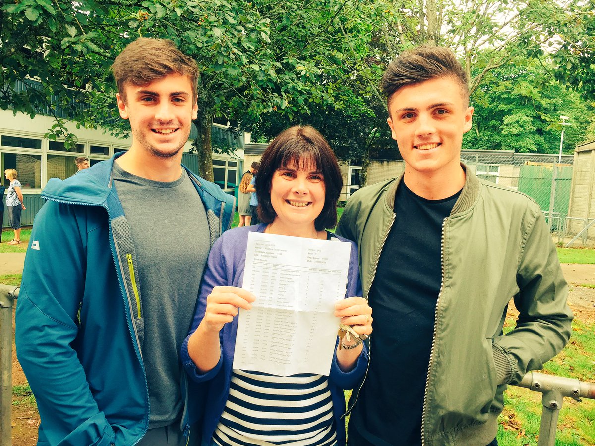 issybryce10's tweet photo. Such a great family atmosphere on GCSE results' day @praisesaltash. Congrats to the Class of 2016! https://t.co/rNjdSkjnoM
