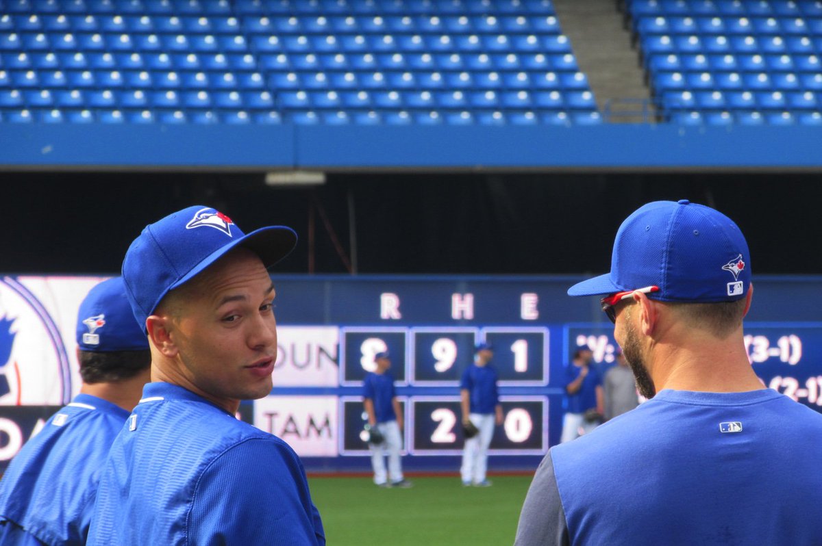 bluejaylover49's tweet photo. Having fun with @rgoins17 and @KPILLAR4 @BlueJays #OurMoment #Bluejays https://t.co/xxdj81QWwA