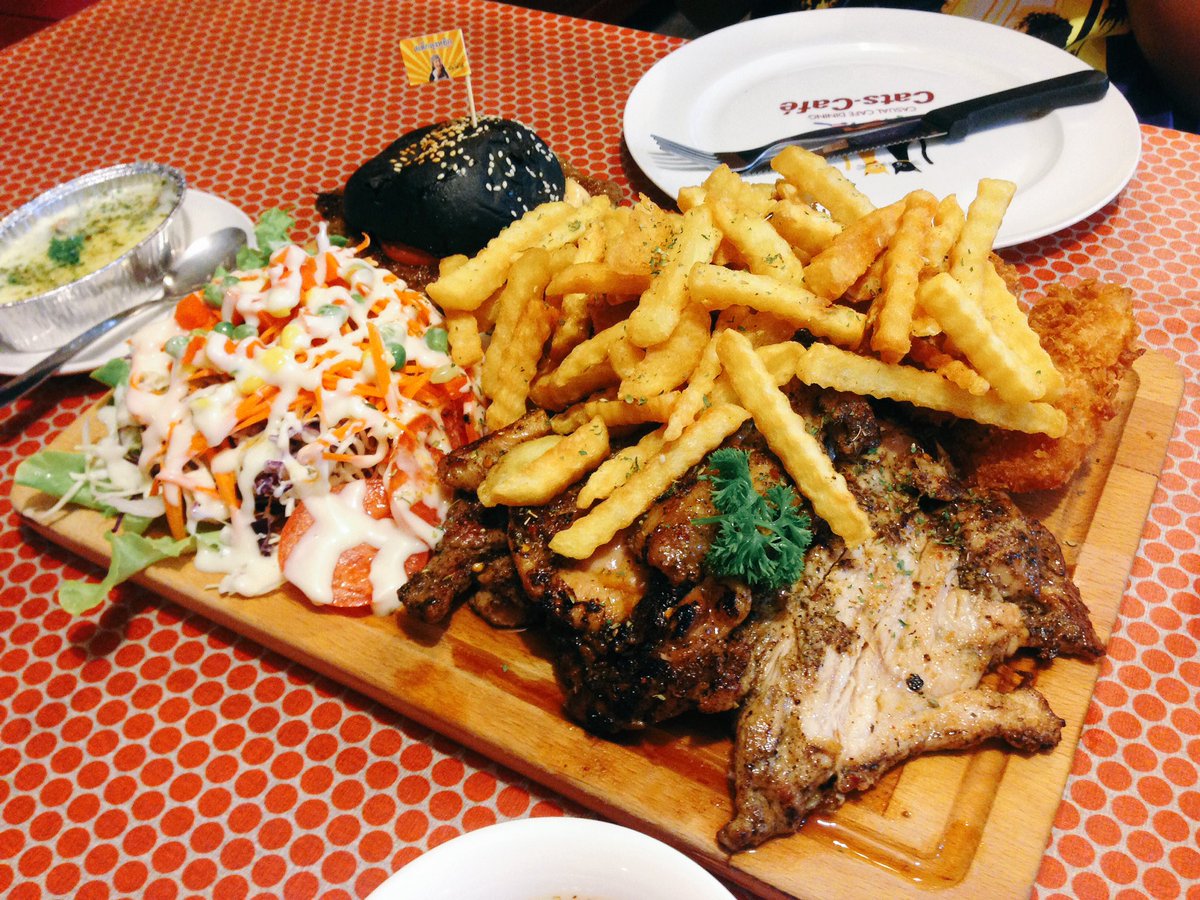 doupmr's tweet photo. มาลองกัน สามคนก็กินไม่หมด!
เสต็กถาดละ 369฿
#ทีมบูรพา #รีวิวบางแสน https://t.co/R6NTviXq1n