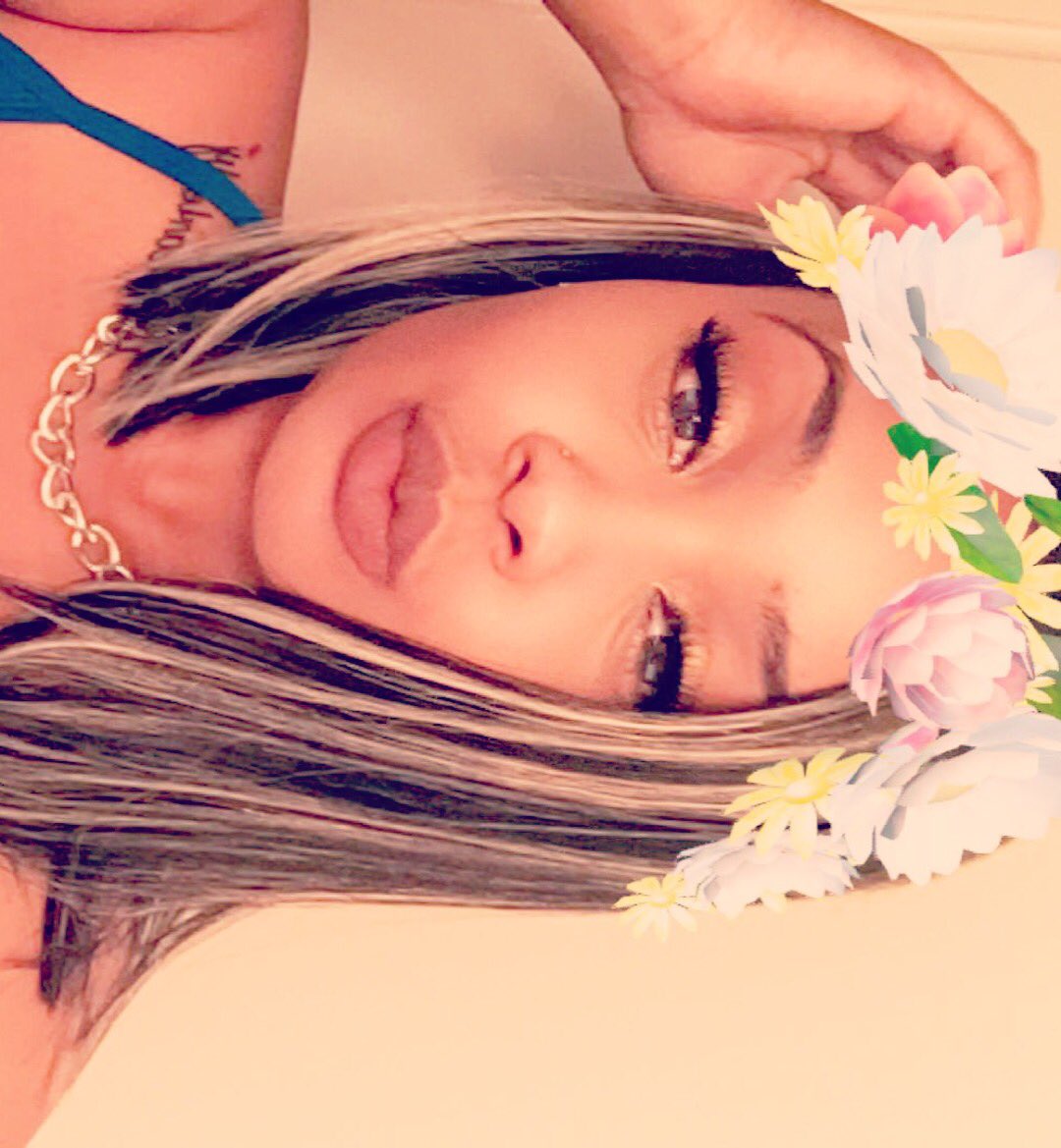 ___PrettyRed's tweet image. 😘😘