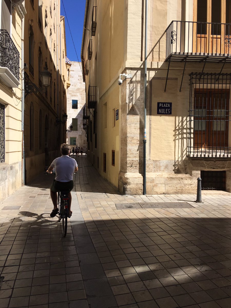 iLoveMarche's tweet photo. Scatti di #Valencia, visitata oggi in bici si è rivelata una ottima scelta! e stasera #paella 😋😋 #bloggerontheroad https://t.co/Tt0uWImNaD