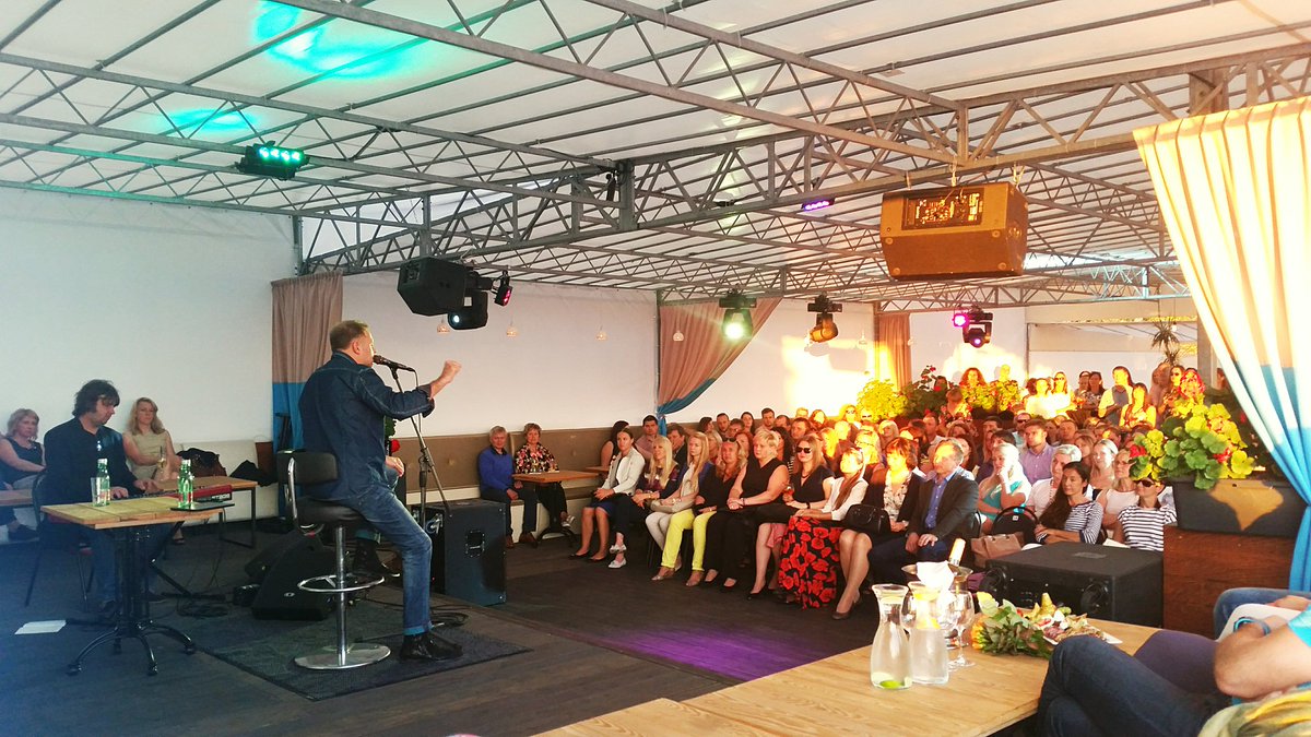 Kas par skaistu vakaru! Kas par skaistu koncertu! Tagad! Uz skatuves <a href="/Igomm/">Igo /Rodrigo Fomins/</a>. 
#IGO #Vēstule #MazāDaugavasKoncertzāle