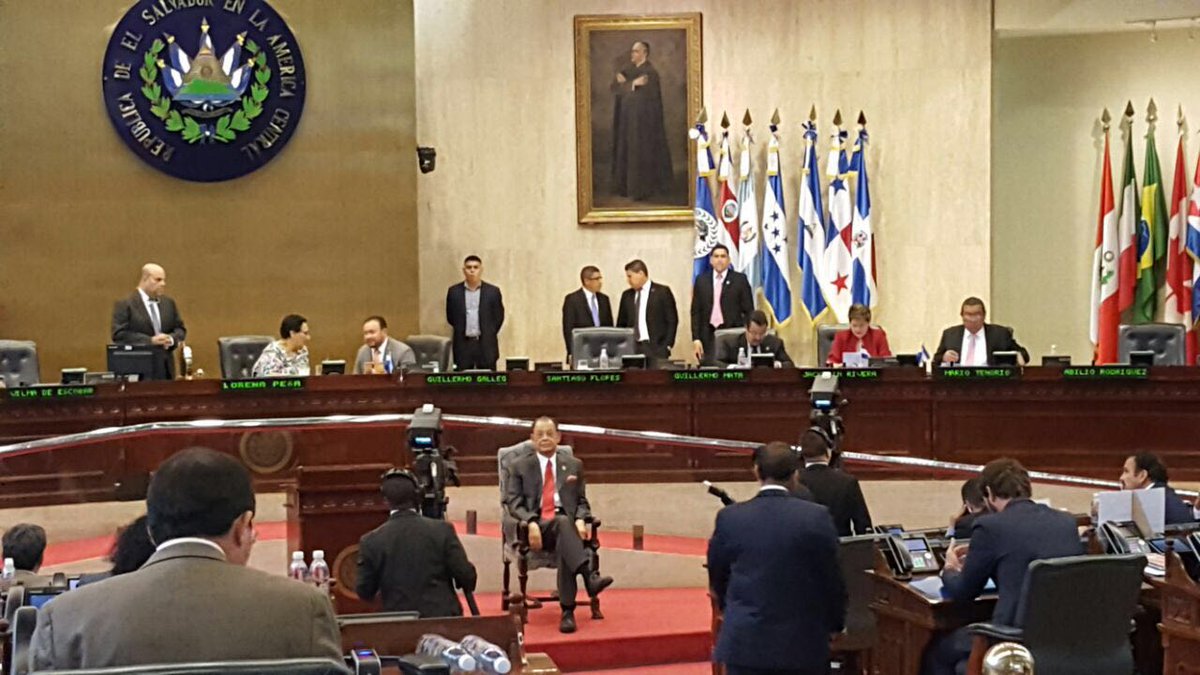 Teleprensa33's tweet photo. Asamblea Legislativa reconoce a José Mauricio Loucel como hijo meritísimo de El Salvador por sus aportes al país https://t.co/ojXkgm3cEN