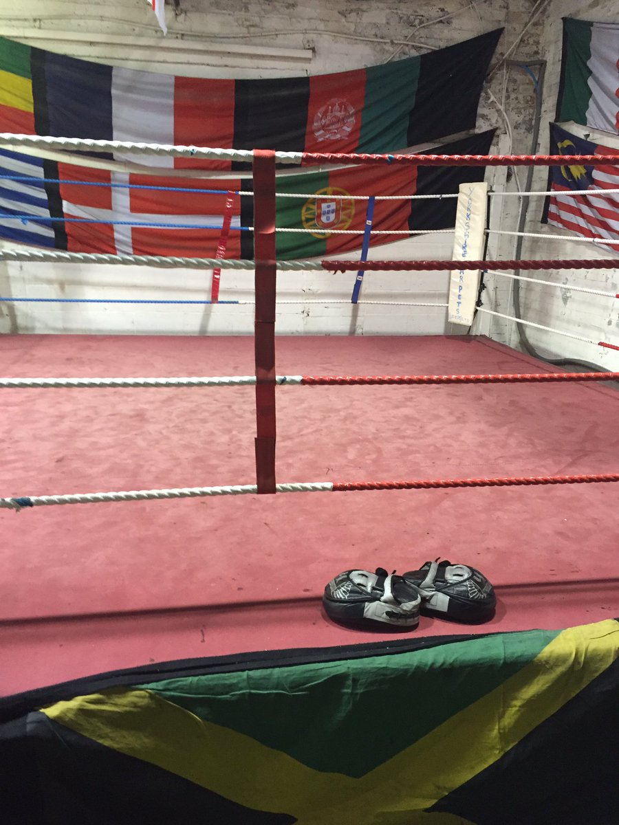 markseegobin's tweet photo. Last 6am session before bank holidays tomorrow at 6am #Boxing #fitness #dedication #evolveboxing #morley https://t.co/BwIAb0jG5Y