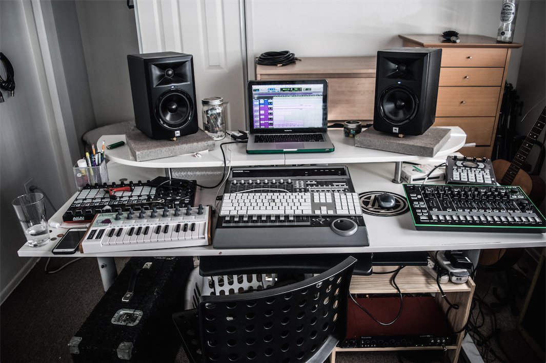 helloheartwood's tweet photo. Michael's new studio setup. #beatz #rock #homestudio #arturia #roland https://t.co/I39et4MnJ3