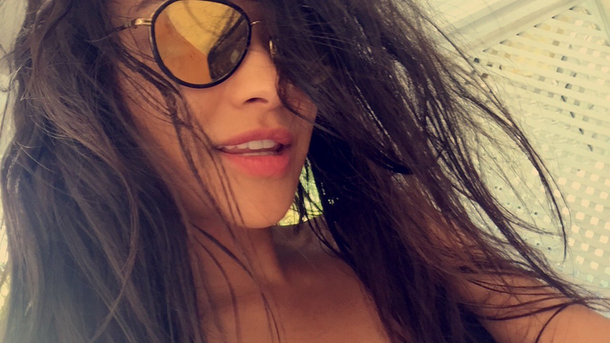 shaymitch's tweet photo. Message me on #Chaatz 1-310-882-9930 for a chance to win my fav LA swag @chaatzus #ad https://t.co/xhBgHdDU6N https://t.co/dZrOUk1bxE