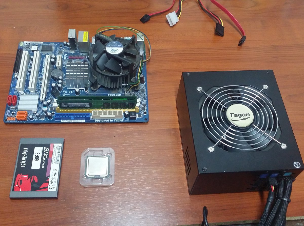 s7_Design's tweet photo. This will be te base for the #linux build. Just need to figure out a #custom case https://t.co/u07iAmoTPk