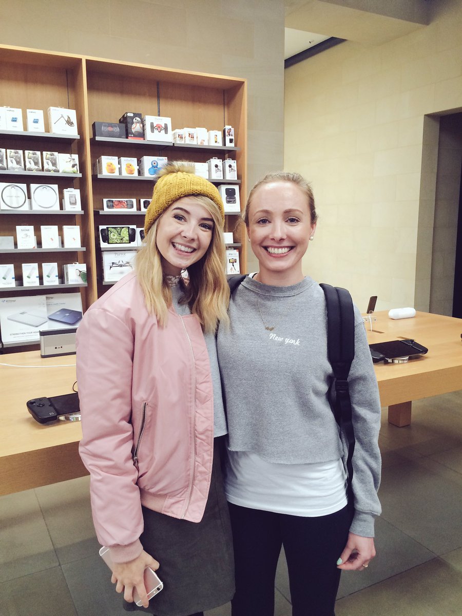 So great to meet this gorgeous girl <a href="/Zoella/">Zoella</a> 2day! Hope u have a fantastic time in Edinburgh! Made my day!#schoolbag🙈