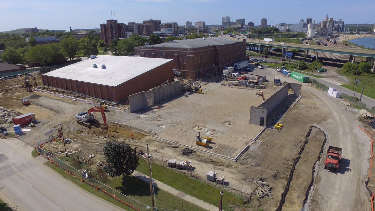 CoeCollegeHoops's tweet photo. Some incredible drone photos of the construction of our new facility. Great progress being made! #GoCoe https://t.co/WFz4AGRmWq