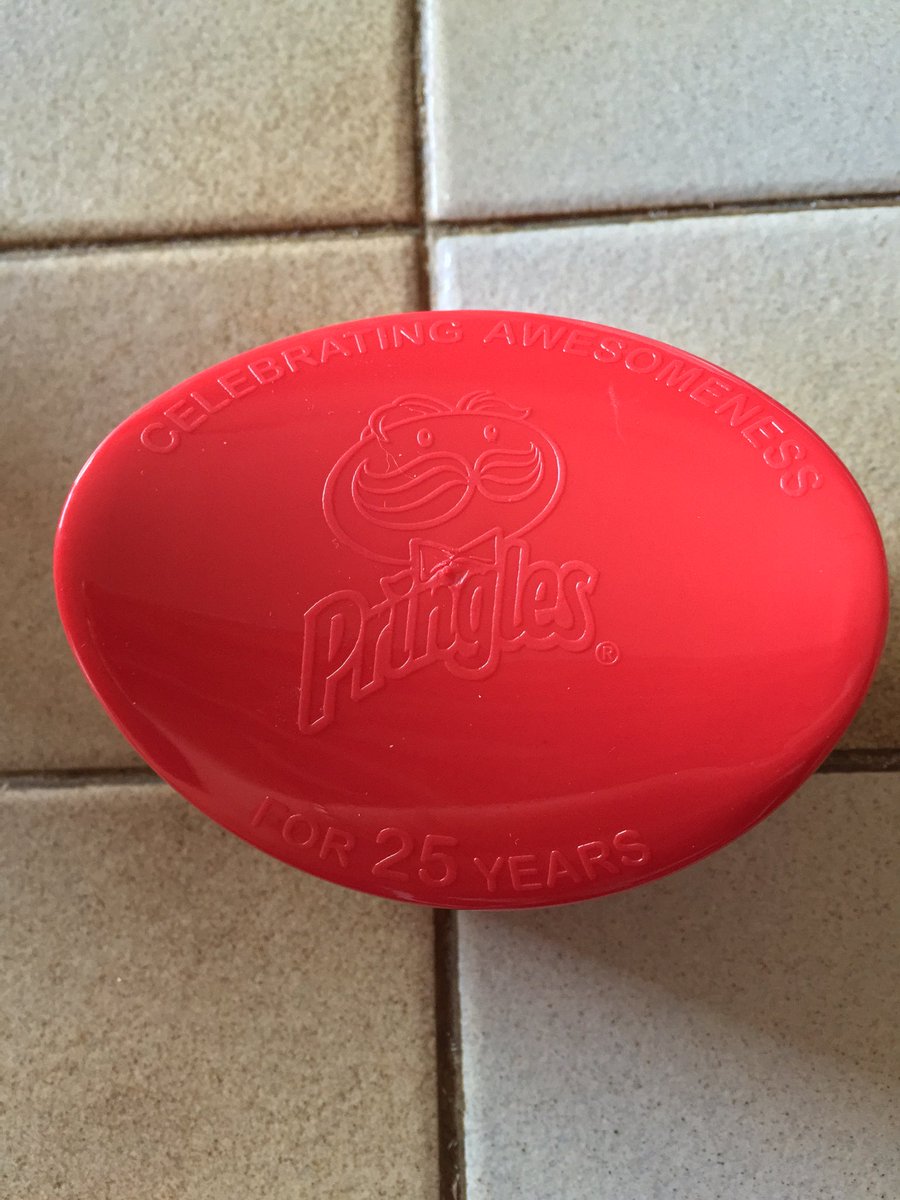 Hayleybeth91's tweet photo. To the person at @Pringles who decided to bring these babies back, I thank you. ๐ #Snackpots #90snostalgia https://t.co/ioLF2JuaM6